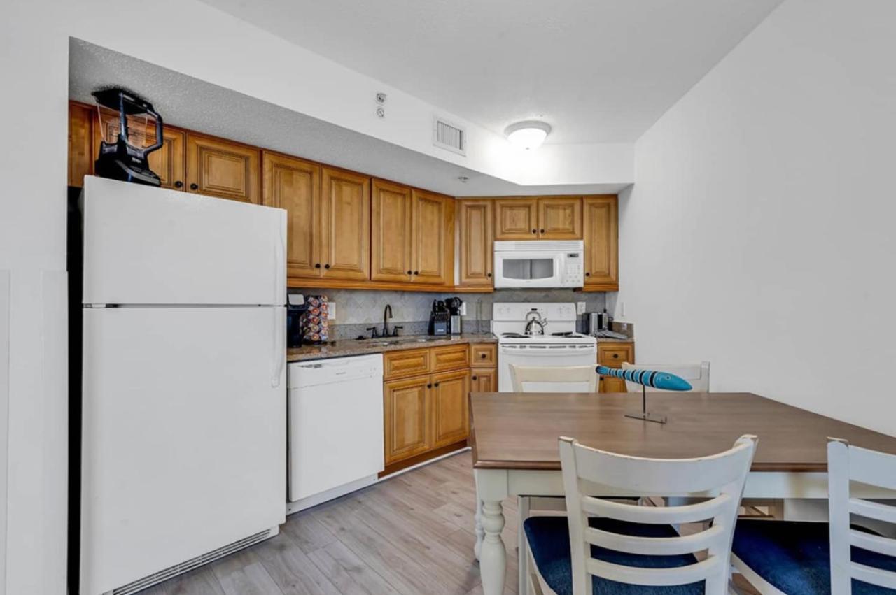 Beachfront, Spacious King Suite With Resort Access, Free Parking! Myrtle Beach Exterior photo